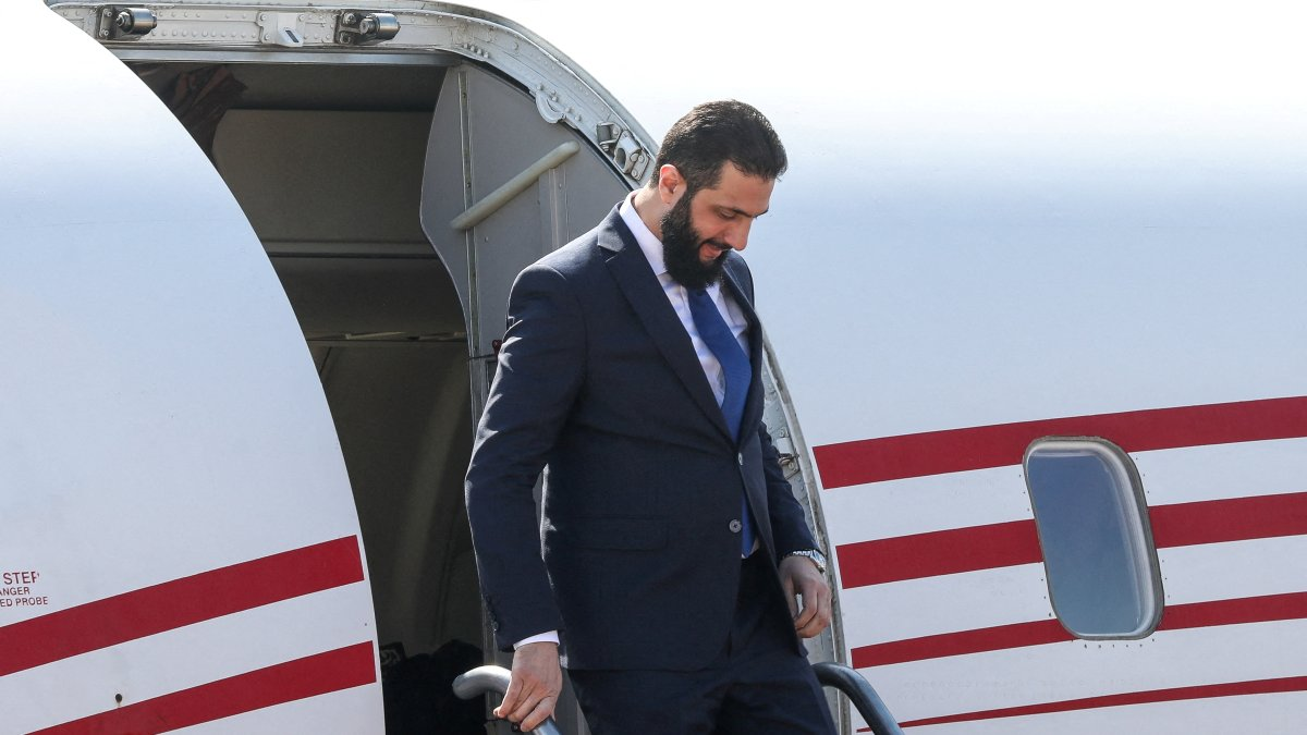 رییس‌جمهور سوریه در دوره انتقال قدرت، برای شرکت در مجمع عمومی سازمان ملل به آمریکا می‌رود