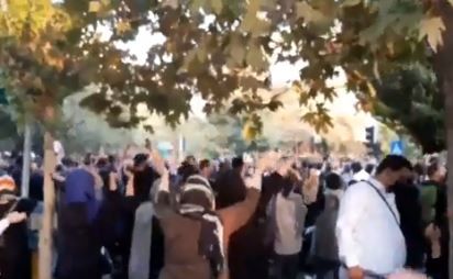 رغم الانقطاع الواسع للإنترنت.. استمرار الاحتجاجات المناهضة للنظام الإيراني 