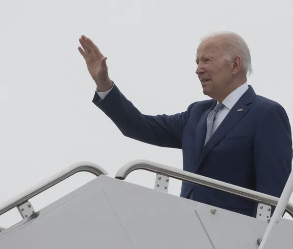 النووي الإيراني أحد محاور زيارة بايدن إلى المنطقة.. وغانتس: الزيارة رسالة إلى طهران