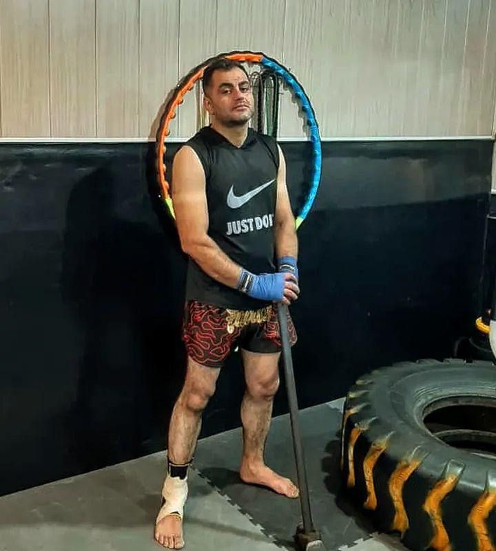 سلیمان پرهیزکار، رزمی‌کار، در تهران به دست جمهوری اسلامی به قتل رسید