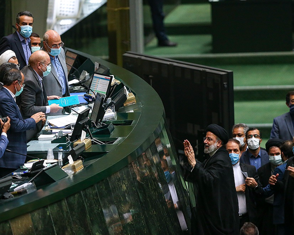 لایحه بودجه ۱۴۰۱؛ حذف ارز ۴۲۰۰ تومانی و پیشبینی فروش یک میلیون و ۲۰۰ هزار بشکه نفت