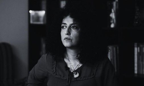 رفت و آمد بی‌روسری محمدی از اوین به بیمارستان؛ تهدید و بازداشت ملاقات‌کنندگان