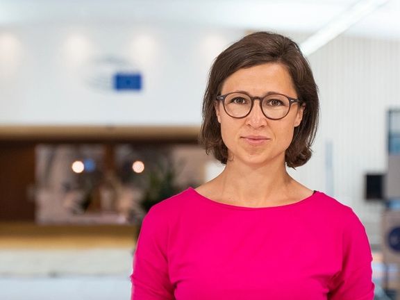 هانا نیومن، عضو پارلمان اروپا: سپاه پاسداران برای ترساندن معترضان به آنها تجاوز میکند