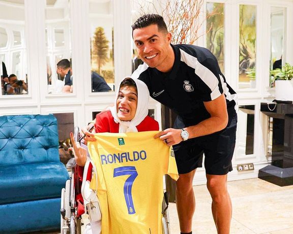 جنجال هدیه رونالدو به دختر نقاش؛ درخواست فاطمهحمامی از پرسپولیس برای برگرداندنلباساصلی