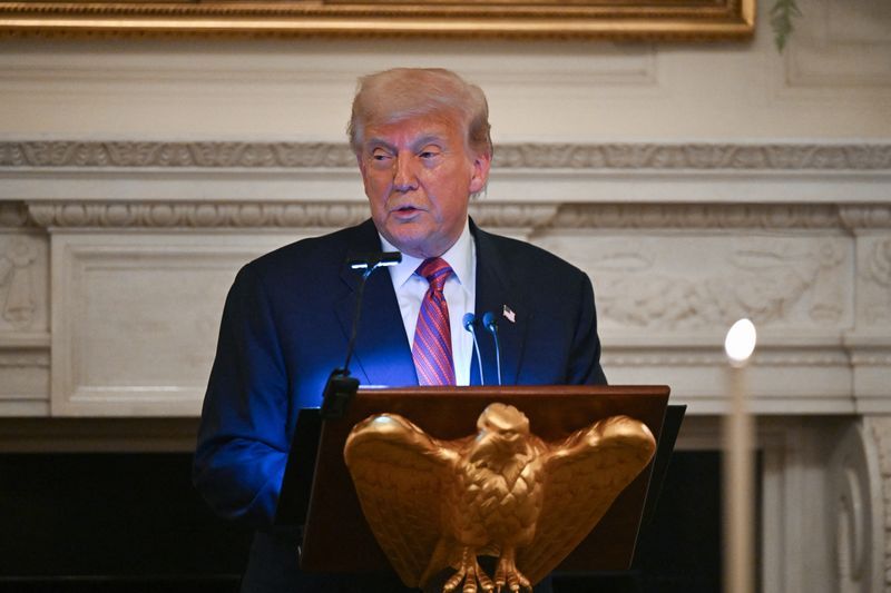 ترامپ: ۱۰ گروگان اسیر در دست حماس به‌زودی آزاد می‌شوند