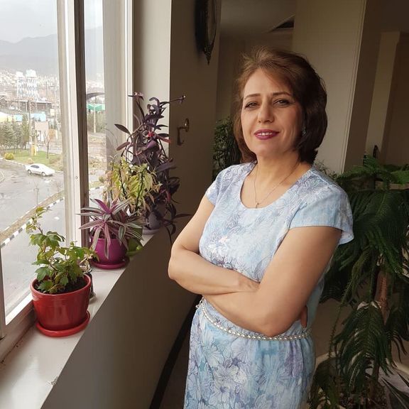 قرار بازداشت ناهید بهروزی، شهروند بهائی بازداشتی برای یکماه دیگر تمدید شد