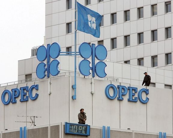 پس از اعلام تصمیم به کاهش تولید نفت از سوی اوپک، قیمت نفت تقریبا شش درصد افزایش یافت