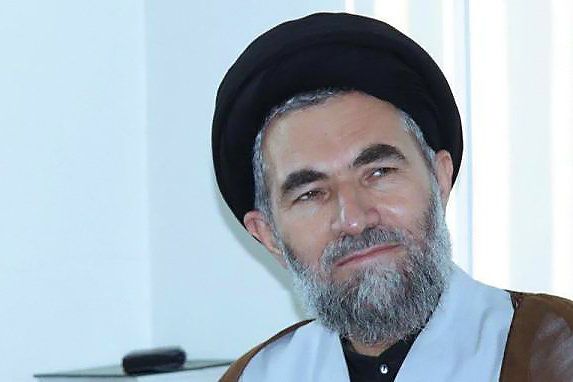 امام جمعه بروجرد: سلبریتیها در حد و اندازهای نیستند که بتوانند نظام را تضعیف کنند