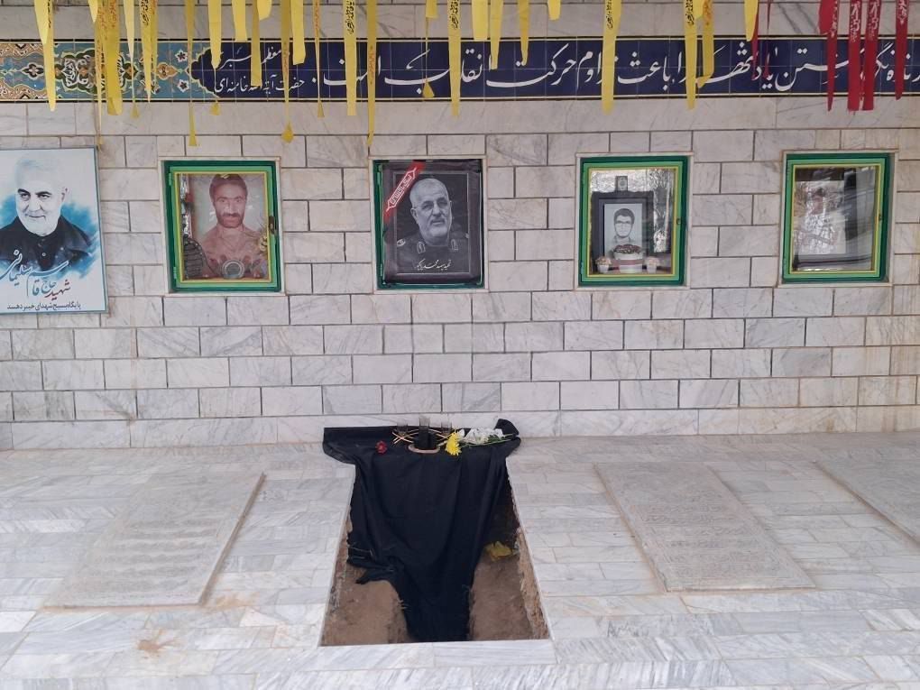 قبر محمد پاکپور، فرمانده کل سپاه پاسداران، در اراک