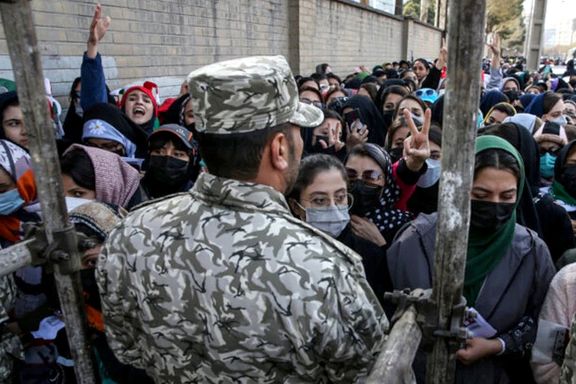 بیانیه هنرمندان: تیم ملی شرط بازی در جام جهانی را حضور زنان در ورزشگاه اعلام کند