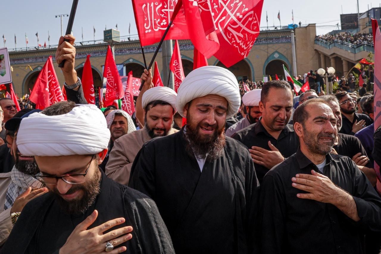 تشییع جنازه خامنه‌ای؛ از جنجال تغییر مسیر در تهران تا ابهام درباره نماز میت در نجف