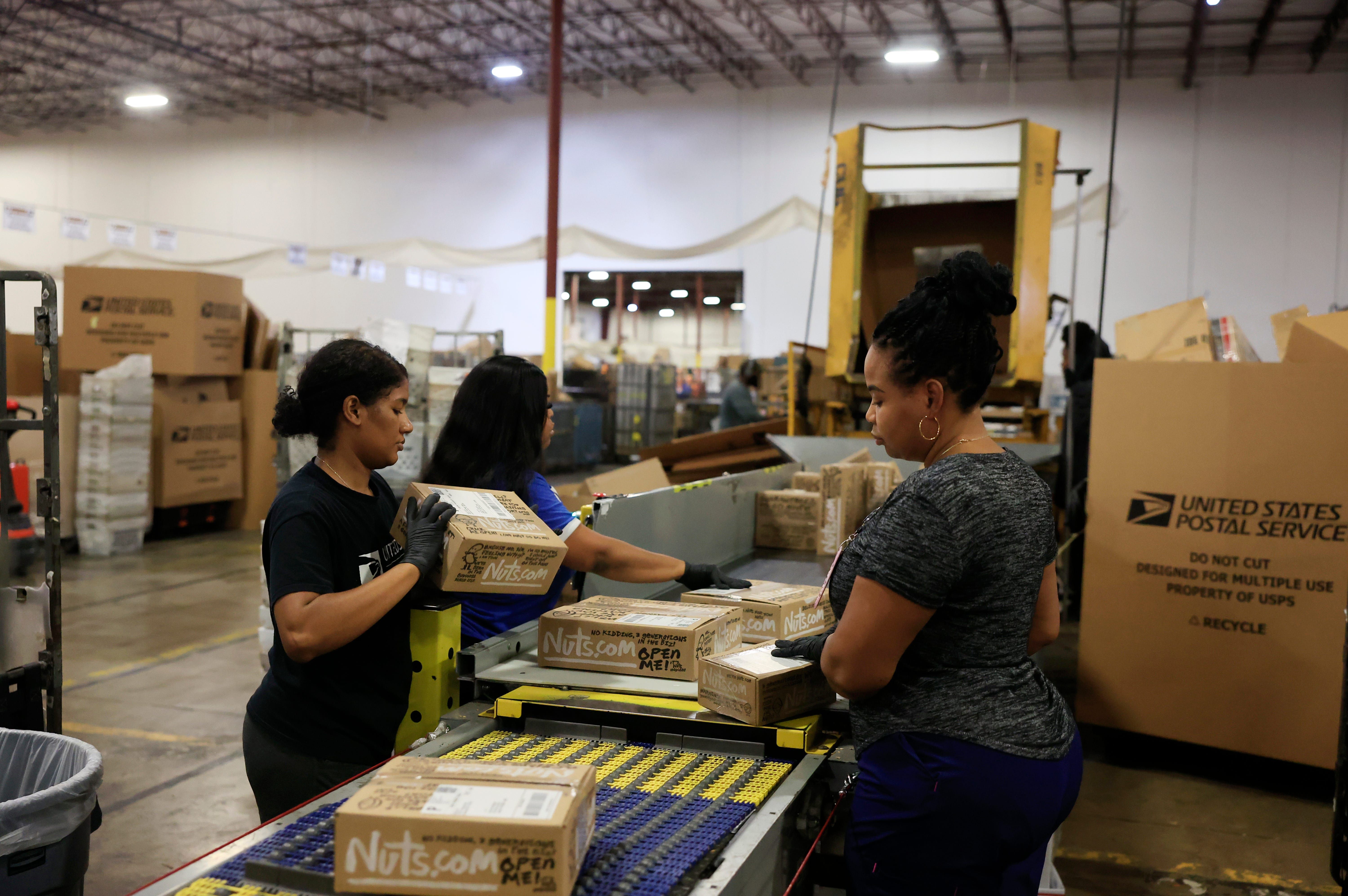 اداره پست آمریکا پذیرش بسته‌های ارسالی از چین و هنگ‌کنگ را متوقف کرد