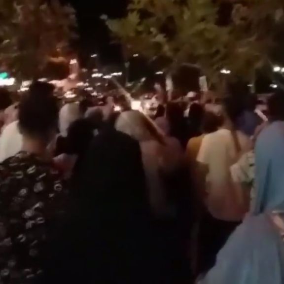 مردم همدان در اعتراض به بحران قطع آب به خیابان آمدند