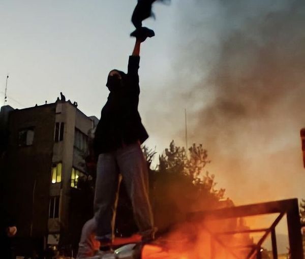 زعيم أهل السنة في إيران يدين التحرش بالمعتقلات.. ولجنة حقوق الإنسان التابعة للنظام تنفي