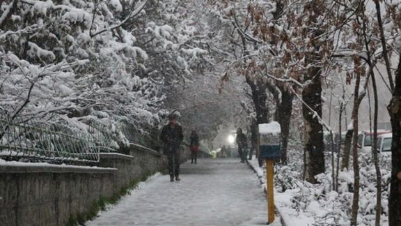 بارش سنگین برف و کمبود گاز نیمی از ایران را به حالت نیمهتعطیل درآورد