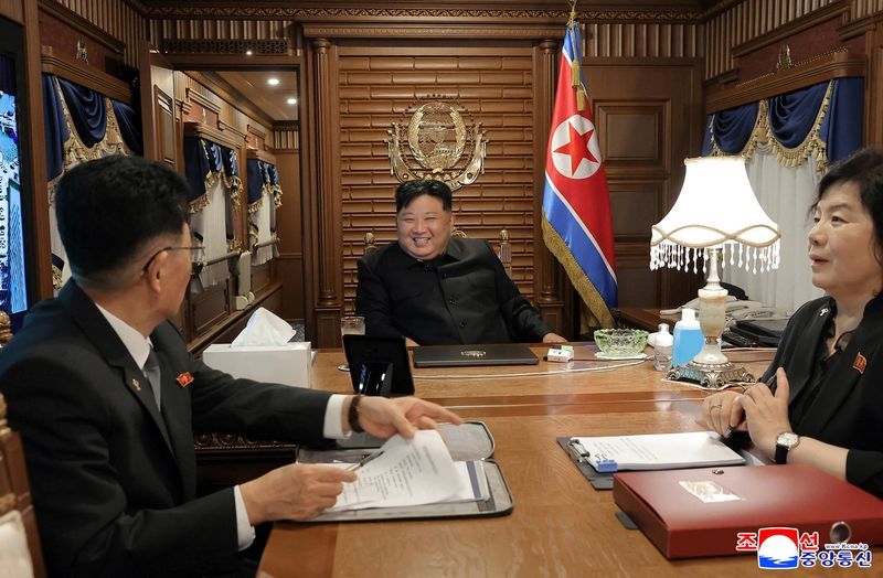 دفتر کار رهبر کره شمالی در قطار اختصاصی او