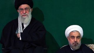 هل تؤدي لعبة خامنئي الخطرة على حافة "الهاوية النووية" إلى السقوط الذريع للنظام؟