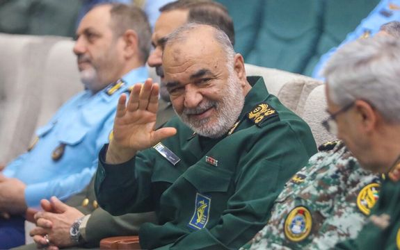 سلامی، فرمانده کل سپاه: ما در جنگ کامل هستیم اما مردم در آرامش بهسر میبرند