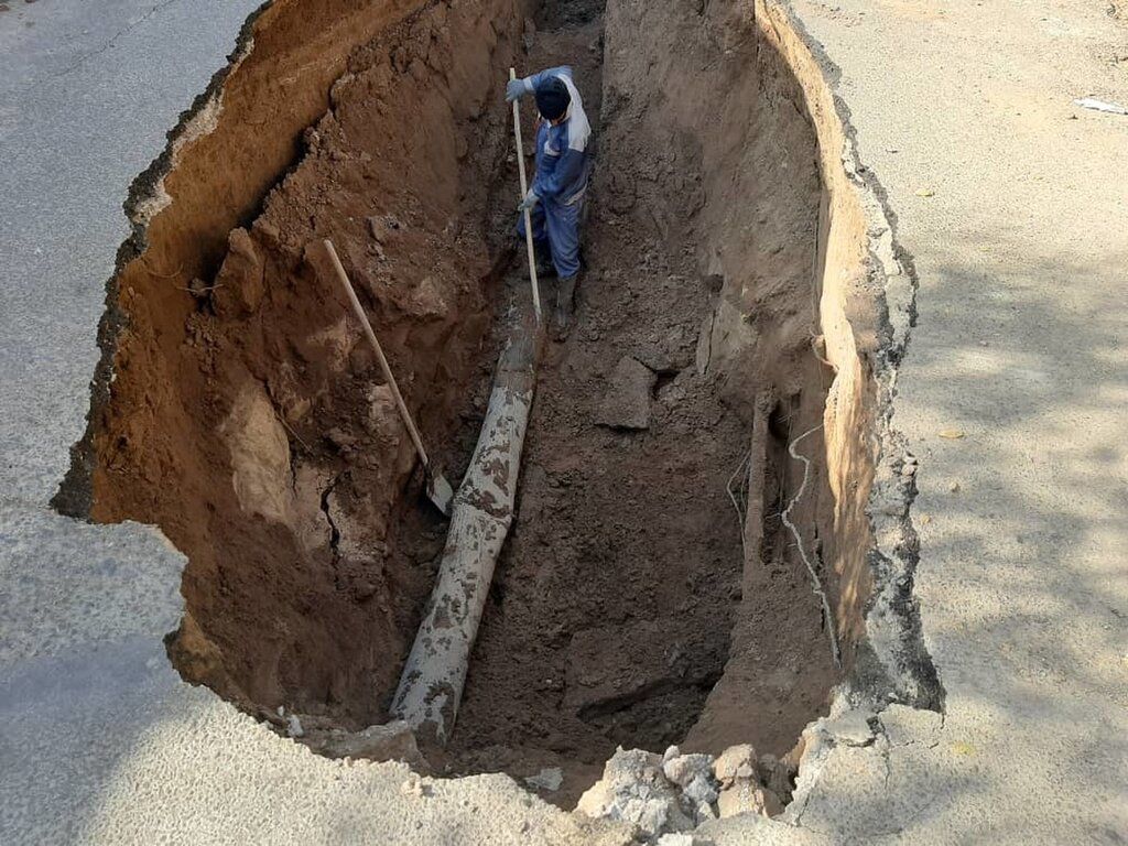 هشدار به تهرانی‌ها درباره بحران بزرگ؛ چمران: دلیل فرونشست بزرگراه آزادگان سرقت لوله آب بود