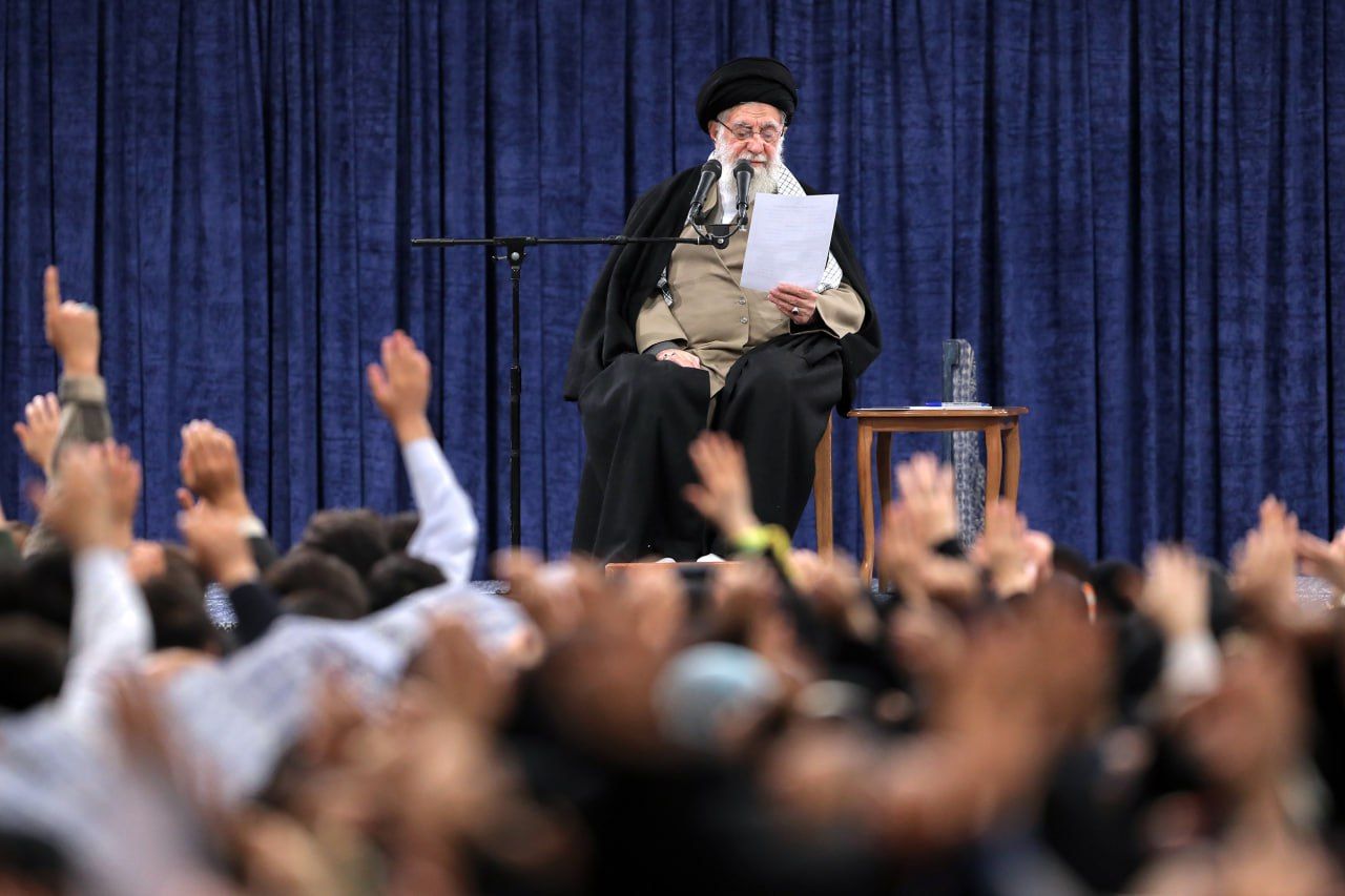 خامنه‌ای: اهل جنگ نیستیم اما در صورت اقدام آمریکا، برخورد ما قاطع و حتمی است