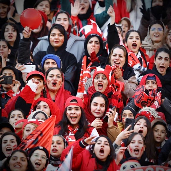 حضور حداقلی زنان در بازی سپاهان-پرسپولیس؛ پنج درصد بلیتهای سوپرجام سهم تماشاگران زن شد!