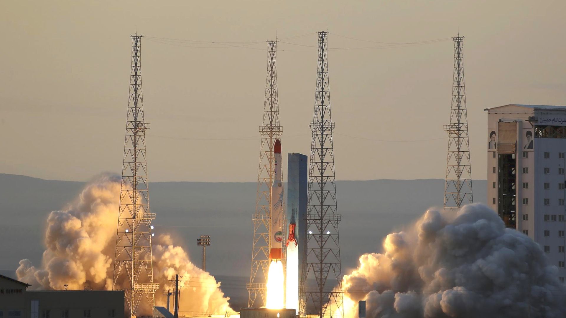 "هآرتس": النظام الإيراني يخطط لتطوير صواريخ لحمل رؤوس نووية