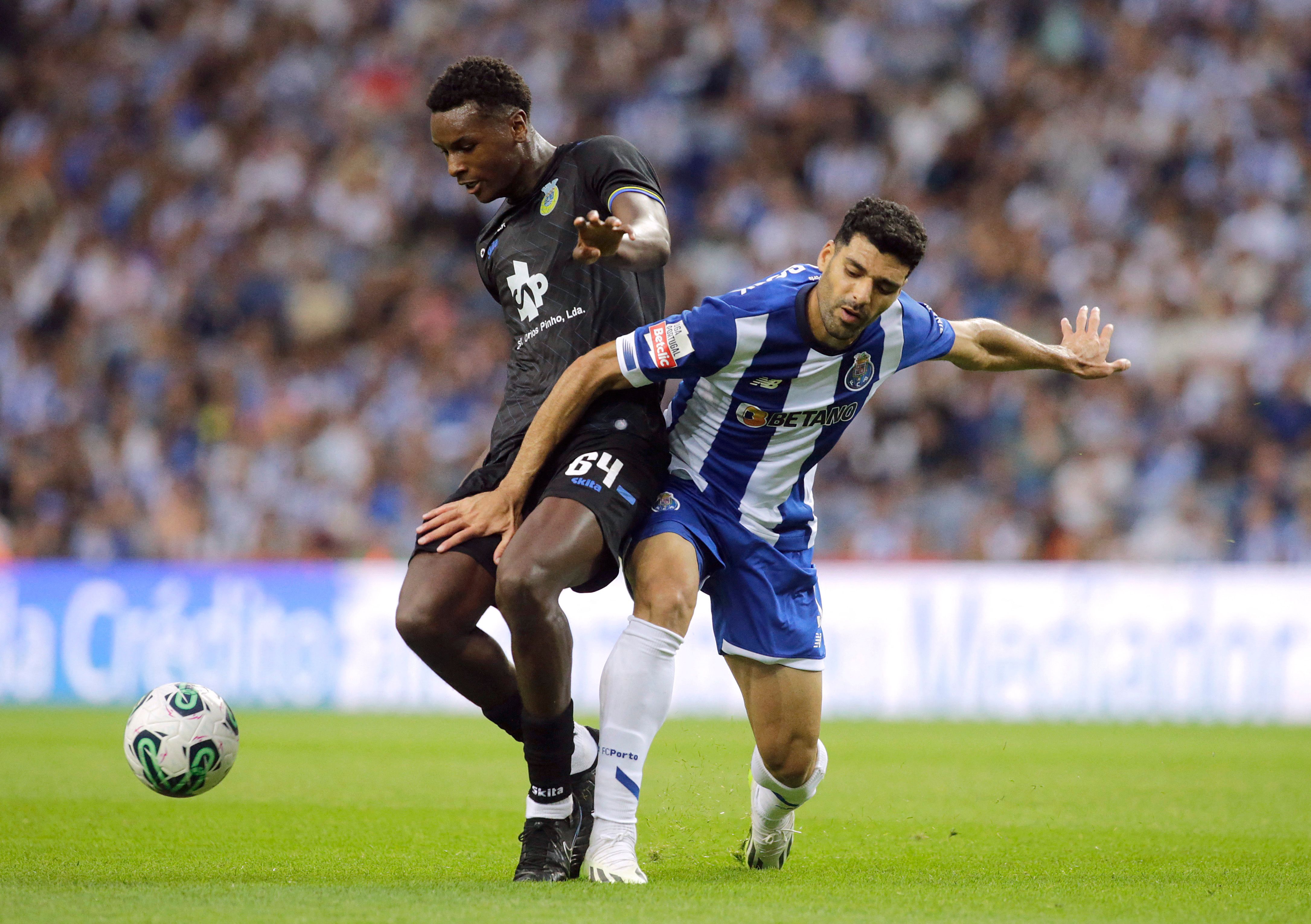 عذرخواهی اسطوره اسپورتینگ از طارمی: «به او‌ احترام می‌گذارم، نباید نژادپرستانه حرف می‌زدم»