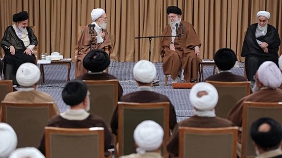 استاد حوزه علمیه: اعضا مجلس خبرگان در دیدار با خامنهای گریه نکردند