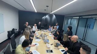 Activists Meet Canadian MPs to Address Iran Issue