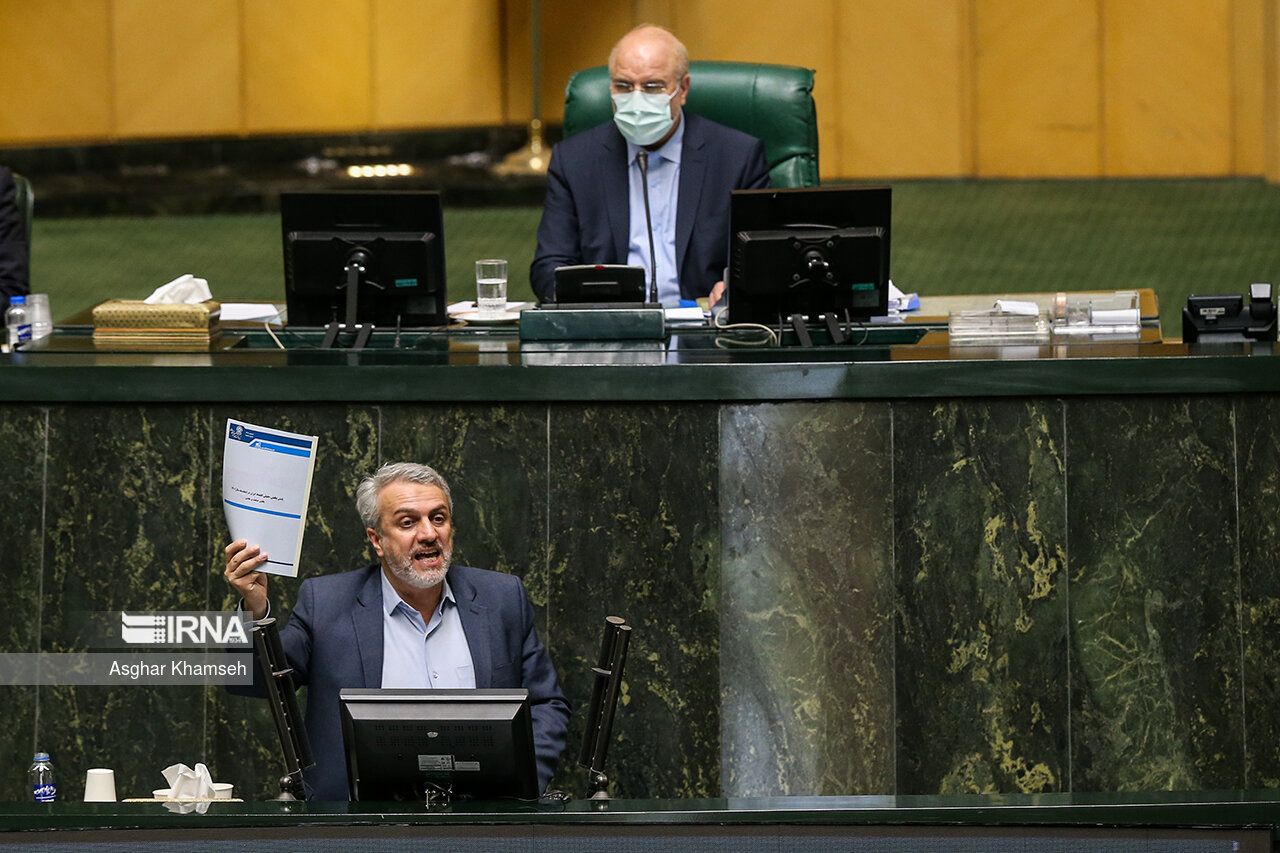 Industry Minister Reza Fatemi-Amin defending himself at the parliament on April 30, 2023 