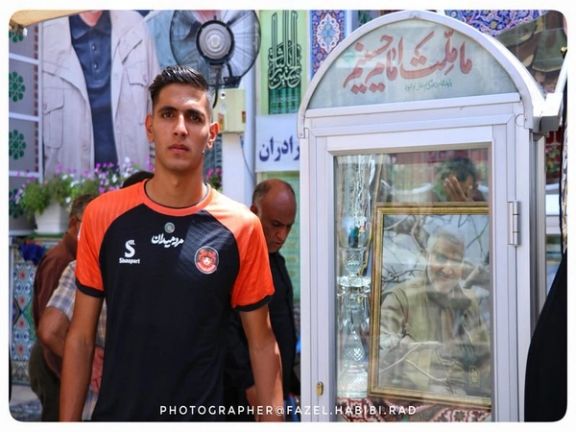 رونمایی از کیت جدید مس کرمان در کنار قبر سلیمانی