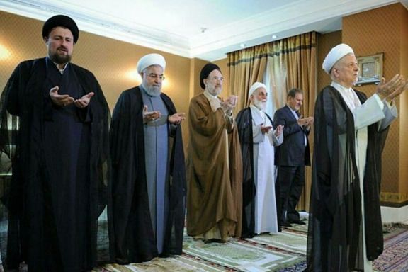 Former president Akbar Hashemi Rafsanjani leading a prayer with Ayatollah Ruhollah Khomeini's grandson Hassan Khomeini (left), former presidents Hassan Rouhani (2nd left) and Mohammad Khatami (center), former parliament speaker Ali Akbar Nateq-Nouri (2nd right) and former vice president Eshaq Jahangiri (right) standing behind him