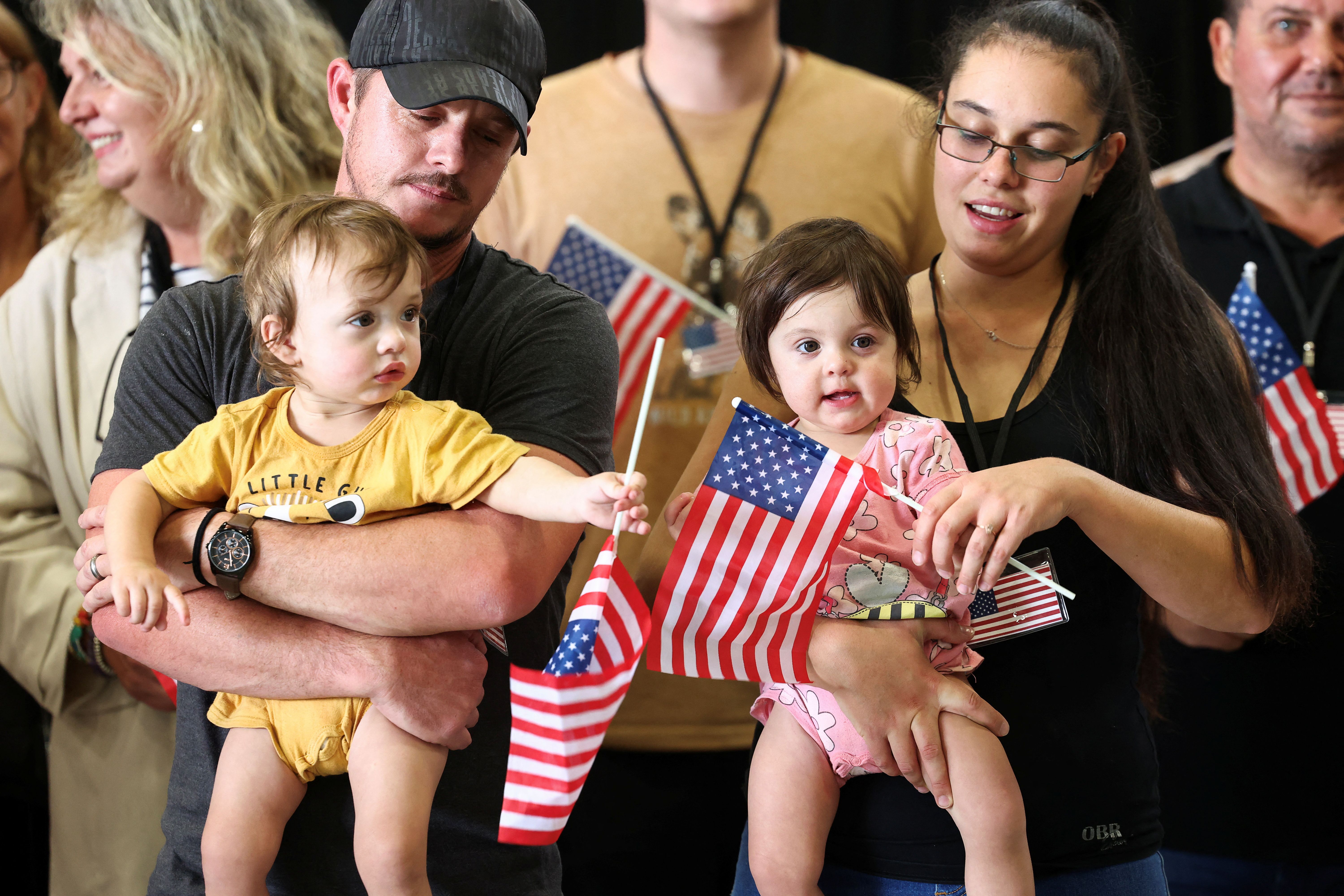 اولین گروه پناهجویان سفیدپوست آفریقای جنوبی وارد آمریکا شد؛ ترامپ: آنان قربانی نسل‌کشی‌اند