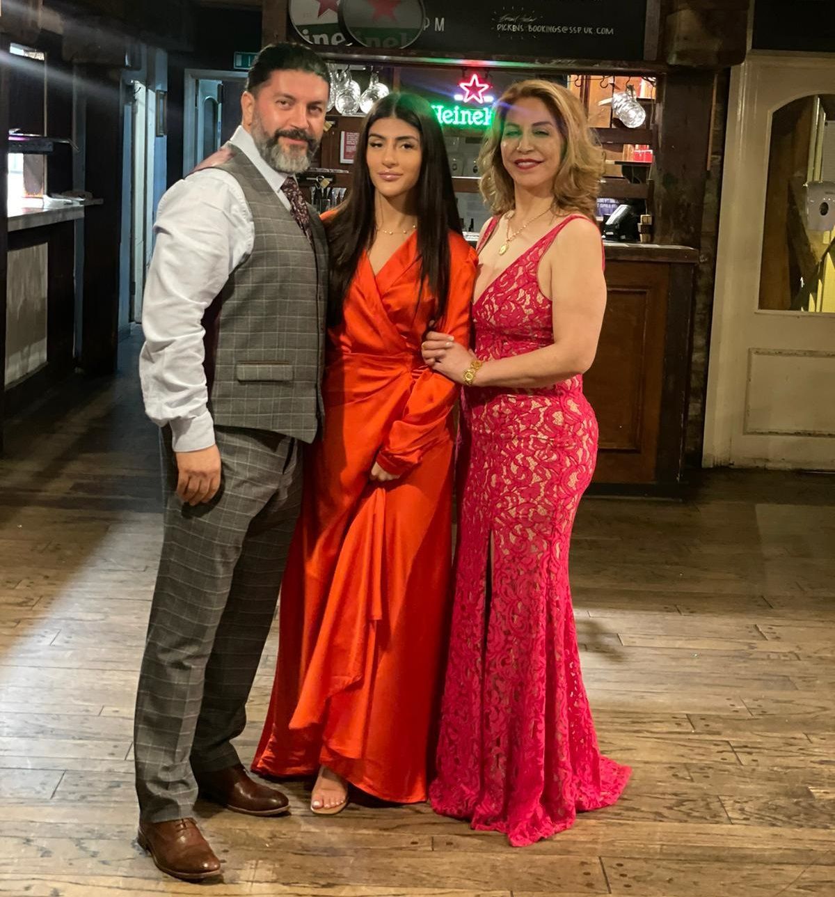 نسرین روشن، هستی آسیابی، آرش آسیابی 