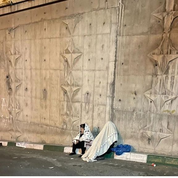 Hossein Ronaghi’s parents outside Evin prison (October 2022)