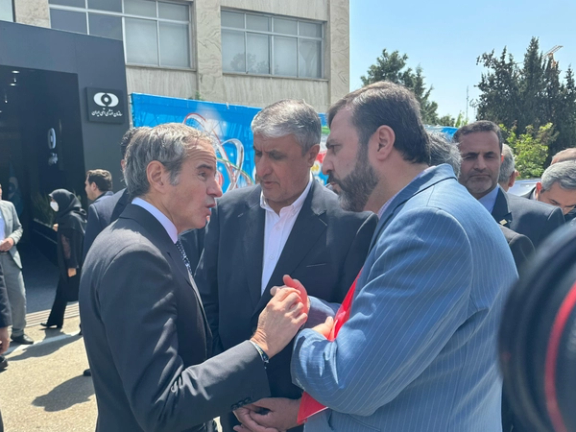 تصویر رافائل گروسی از «روز فشردهاش» با مقامهای جمهوری اسلامی در تهران