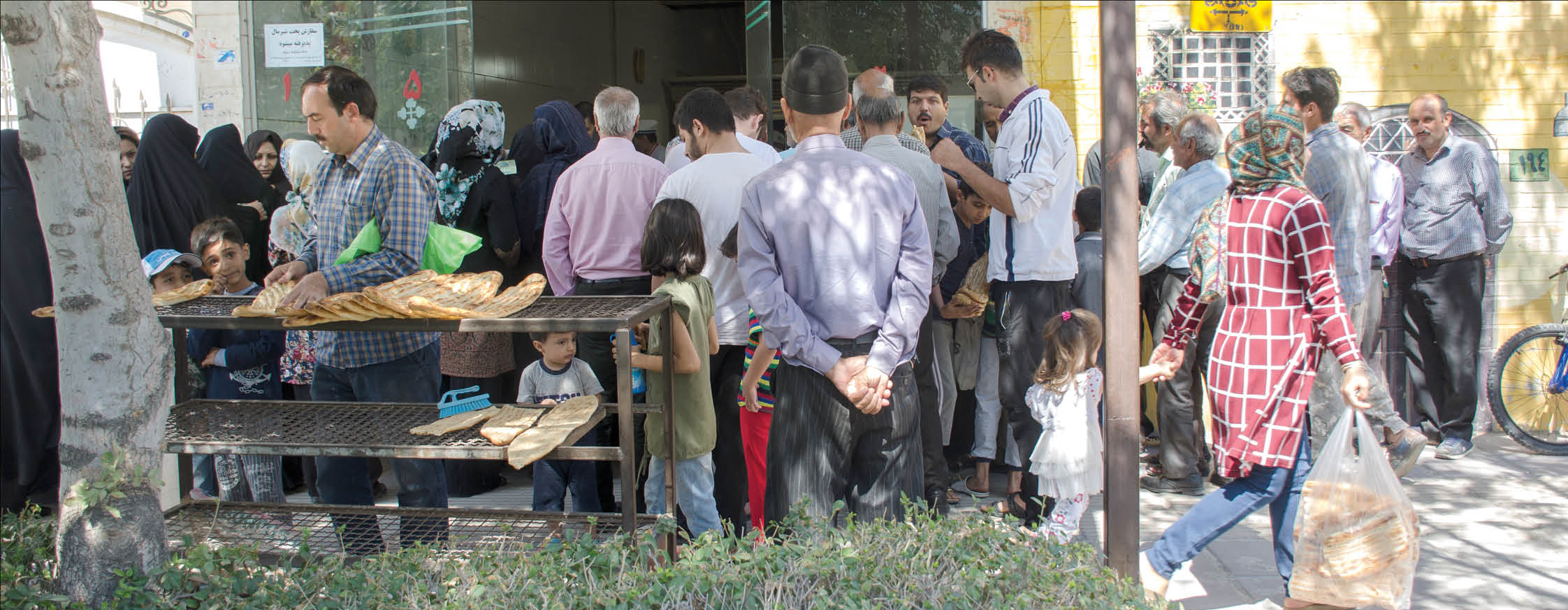 Long Queues Reported In Several Iranian Cities For Subsidized Bread