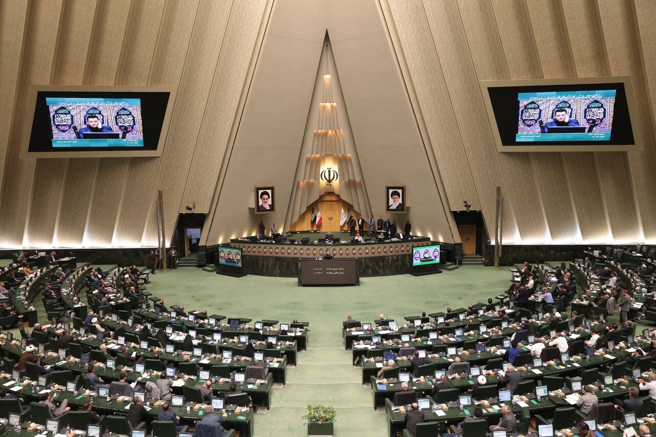 Talks are off unless US shifts strategy, Iranian lawmakers say