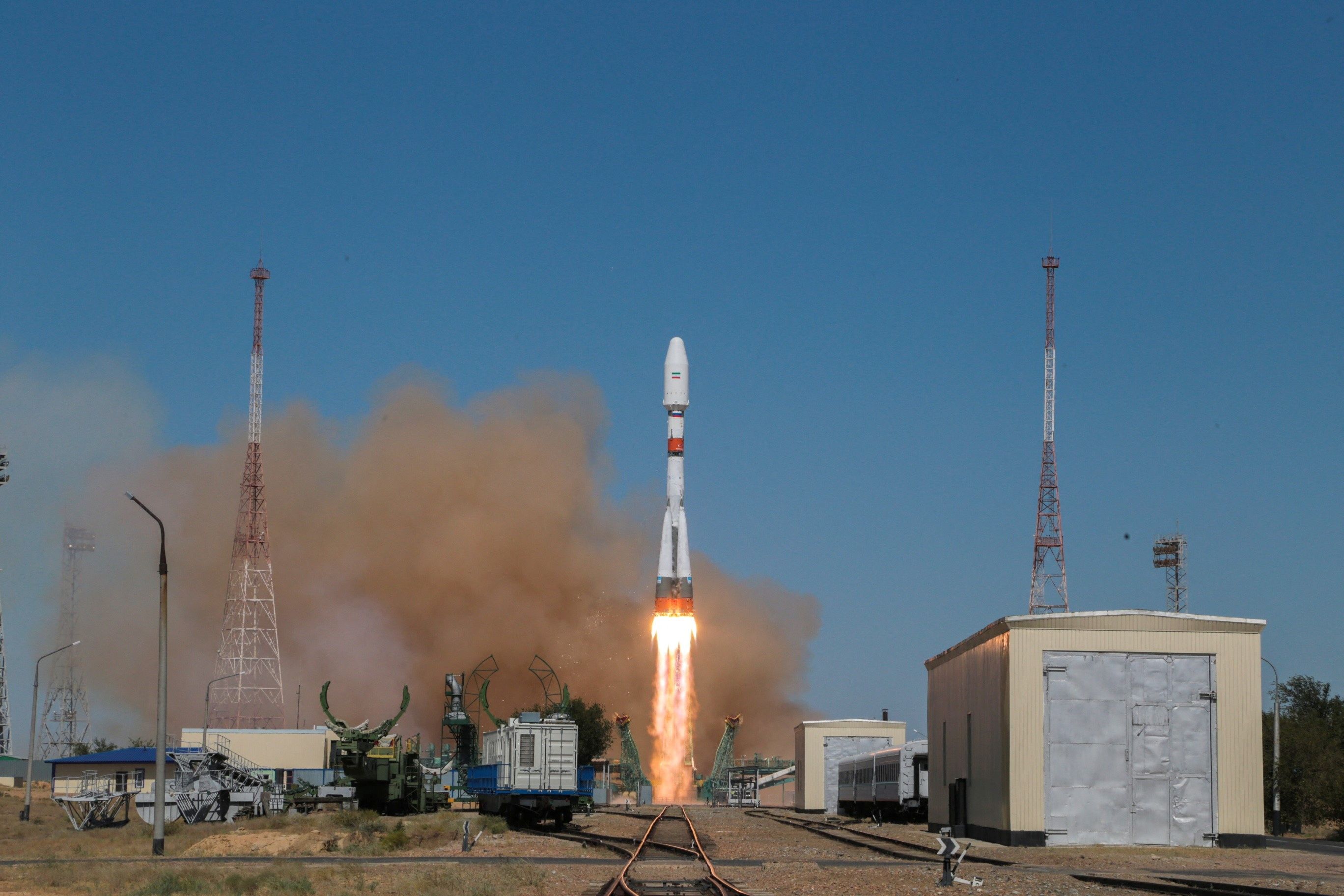 A Soyuz-2.1b rocket booster with the Iranian satellite "Khayyam" blasts off from the launchpad at the Baikonur Cosmodrome, Kazakhstan August 9, 2022. 