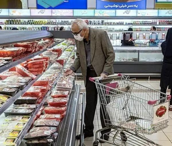 التضخم يقفز 13% خلال شهر في إيران ويصل إلى 52.5%.. وارتفاع في أسعار بعض السلع بنحو 200%