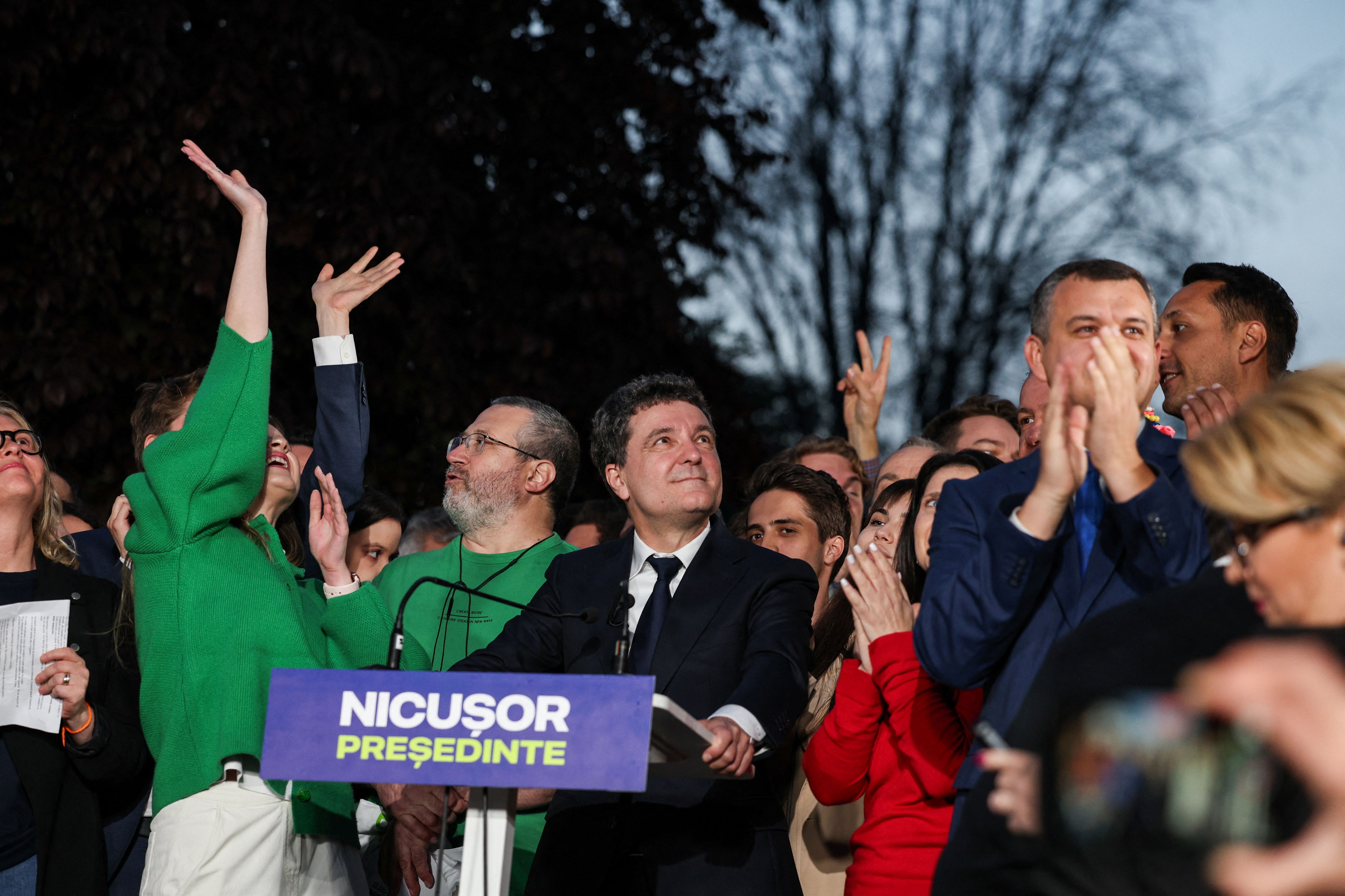جنجال در انتخابات ریاست‌جمهوری رومانی؛ گزارش‌ها از شکست نامزد راست‌گرا حکایت دارند