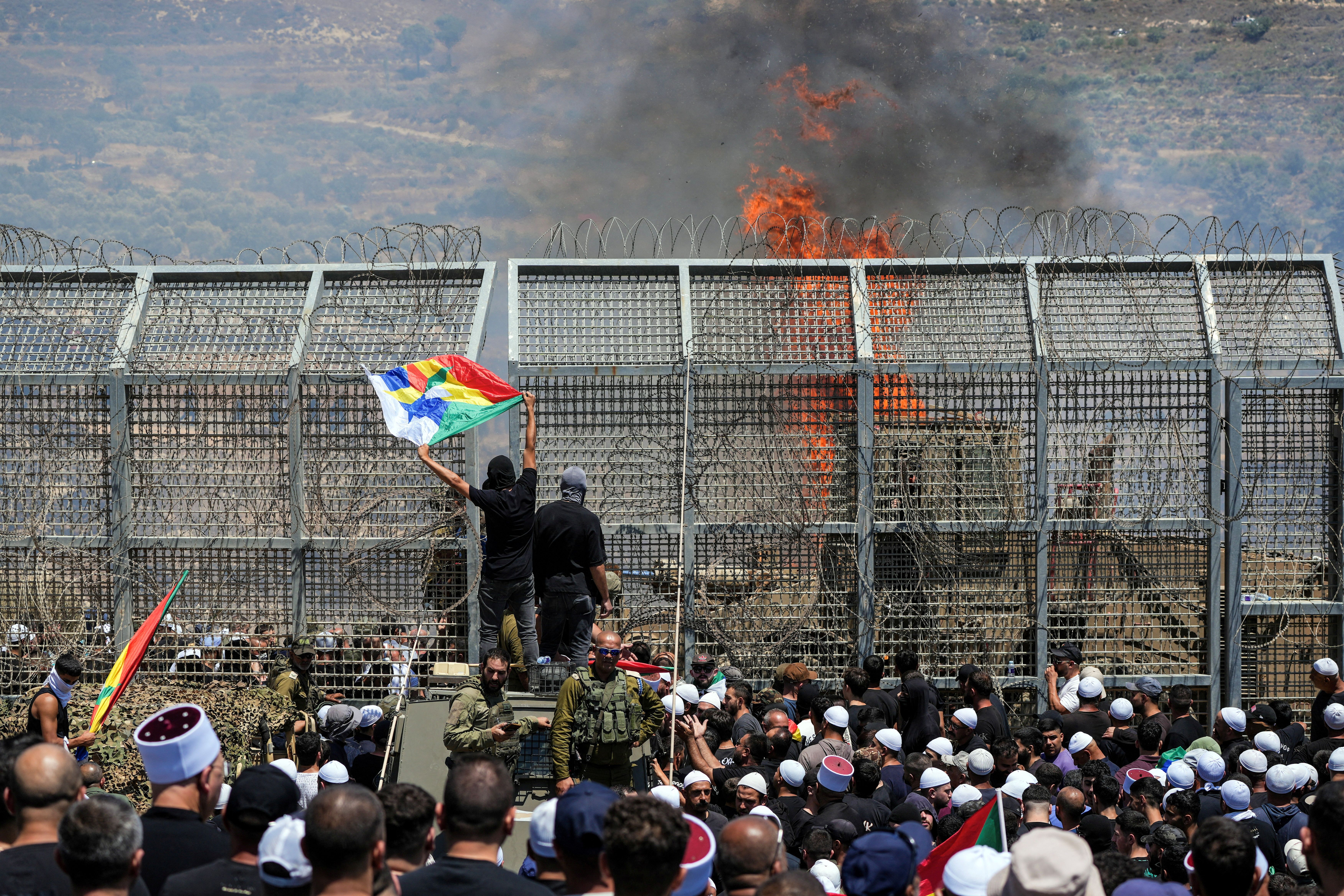 تجمع دروزی‌ها در دو سوی مرز اسرائیل و سوریه، ۲۵ تیر