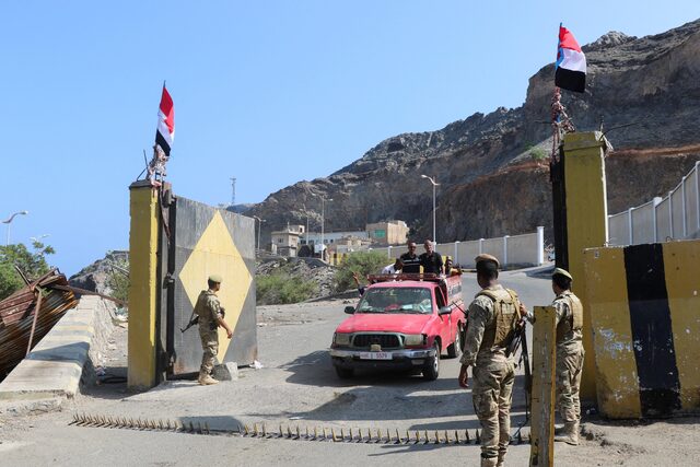 دولت یمن: حمله موشکی حوثی‌ها به کاخ ریاست‌جمهوری عدن ۵ کشته و ۱۶ مجروح برجا گذاشت