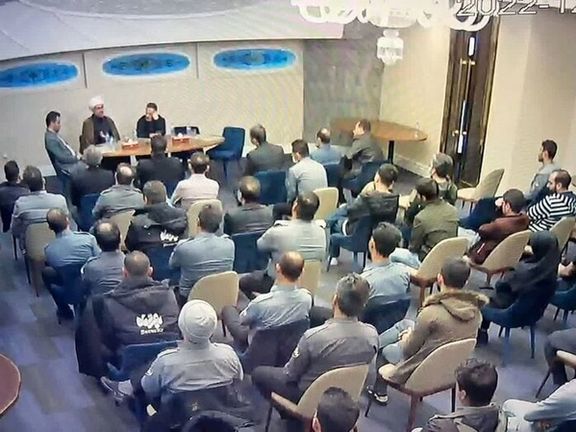 کلاس توجیهی «حجاب و عفاف» برای کارکنان مجتمع مهر و ماه قم که پلمب شده بود