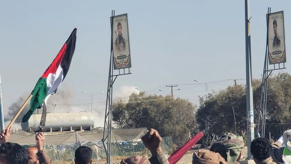 حملات همزمان اسرائیل، آمریکا و بریتانیا علیه زیرساختهای حوثیها در یمن