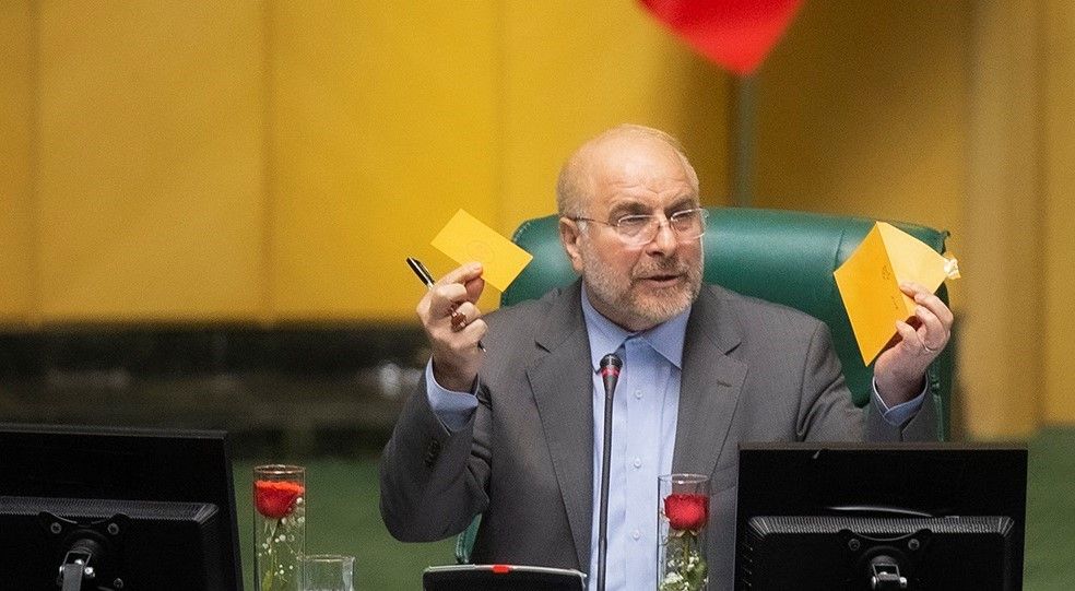 السلطات الإيرانية تبحث عن حلول لإنقاذ نظام "الجمهورية الإسلامية"