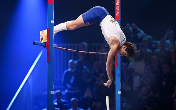 ششمین رکوردشکنی پرنده ۲۳ ساله سوئدی؛ موندو دوپلانتیس ۶۲۲سانتیمتر پرید