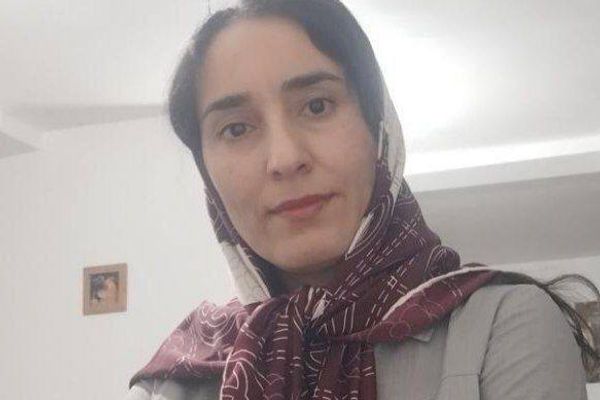 فروغ خسروی، معلم مقطع ابتدایی، با حکم دادگاه انقلاب بهبهان به ۱۵ سال حبس محکوم شد