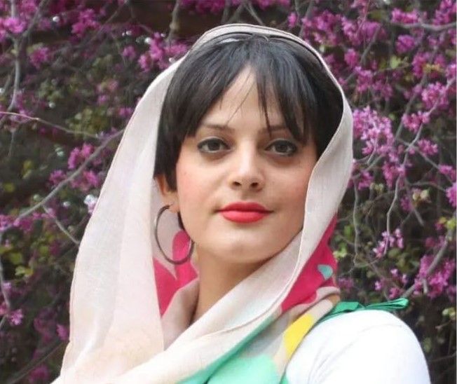 بلاتکلیفی یکتا فهندژ سعدی، شهروند بهائی، در بازداشتگاه اداره اطلاعات شیراز