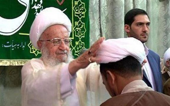 Leading Seminarian Says Iranian Clerics Losing Popularity